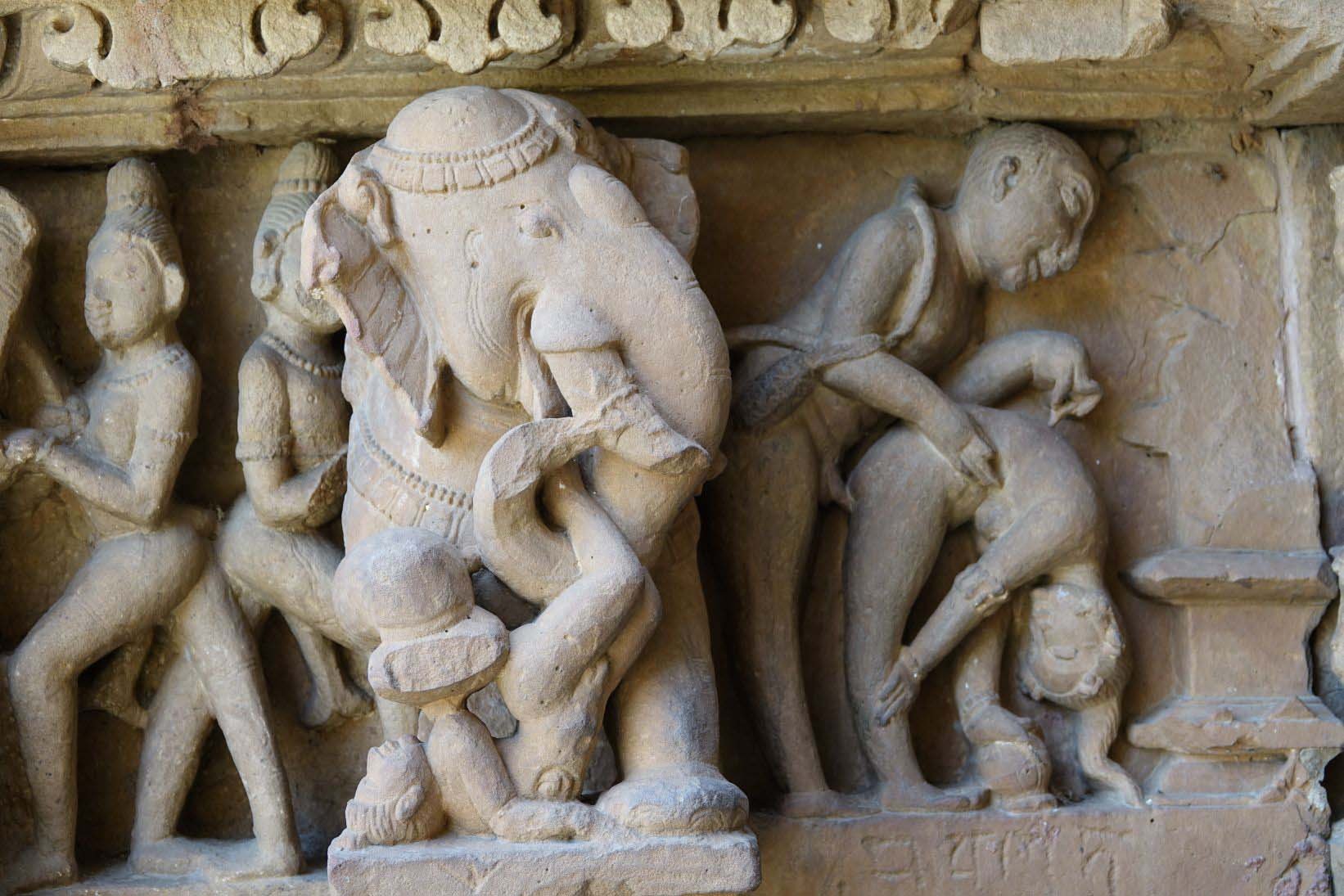 khajuraho figuren am tempel_4